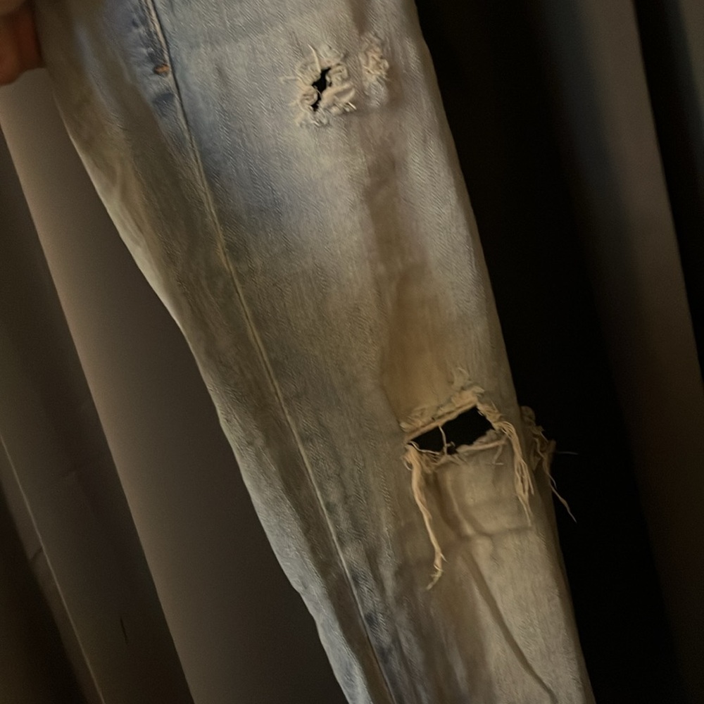 American Eagle Outfitters Light Blue Distressed Jeans - Picture 6 of 7